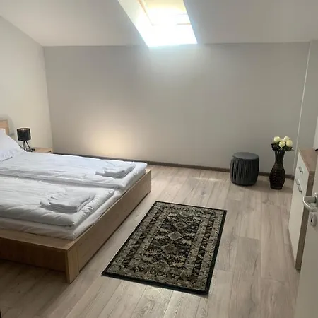 Laur Apartment *
