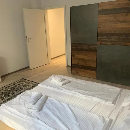 Laur Apartment